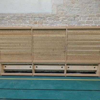 Remplacement des bandes de stramits au Gymnase Lasalle