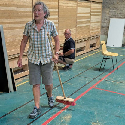 Remplacement des bandes de stramits au Gymnase Lasalle